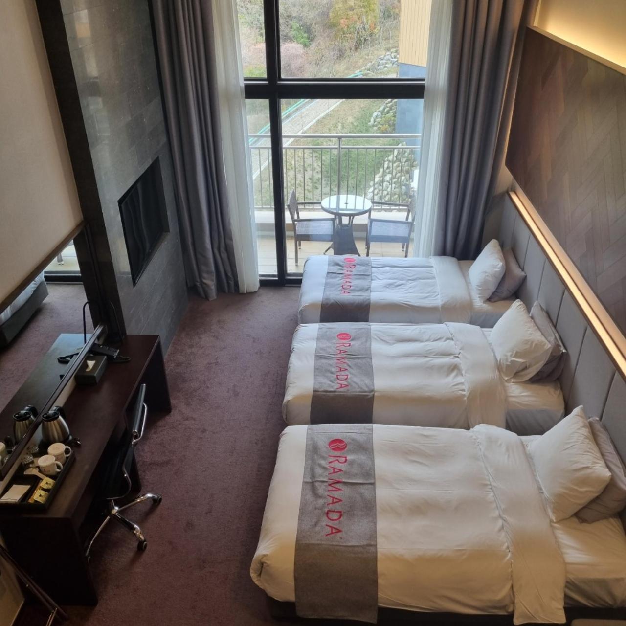 Ramada Hotel & Suite By Wyndham Gangwon Pyeongchang Rom bilde