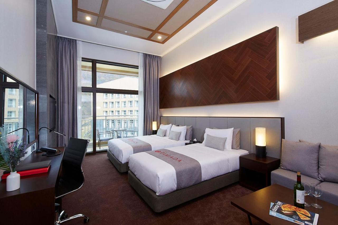 Ramada Hotel & Suite By Wyndham Gangwon Pyeongchang Eksteriør bilde