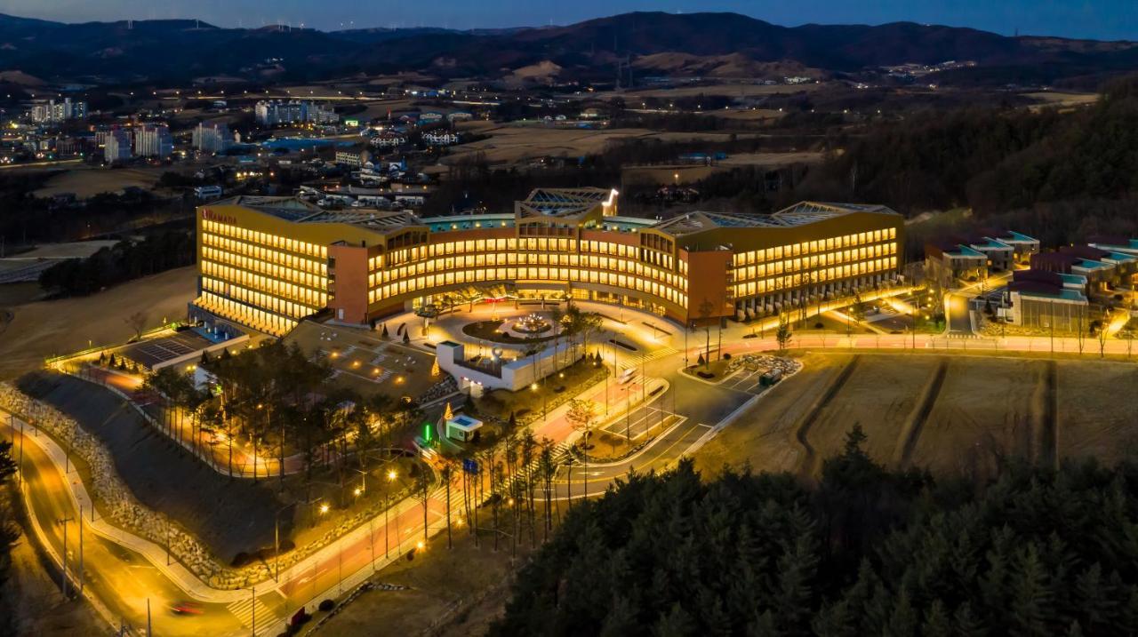 Ramada Hotel & Suite By Wyndham Gangwon Pyeongchang Eksteriør bilde